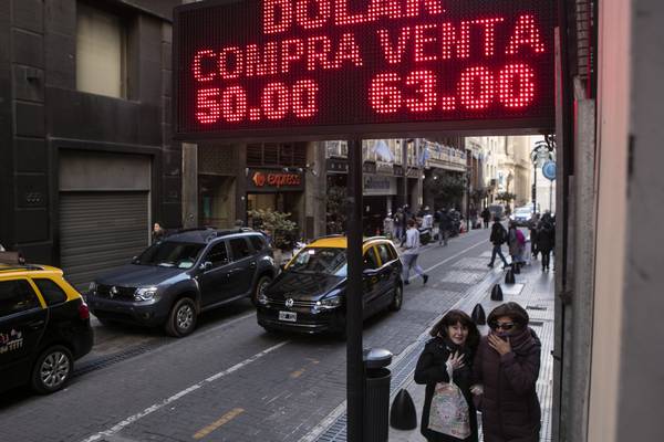 Argentine peso collapses as primary suggests return to interventionist economics