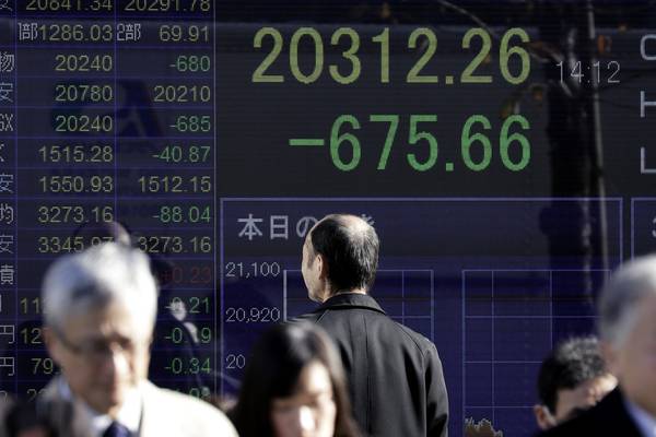 Asian stocks plunge after Trump criticises US central bank