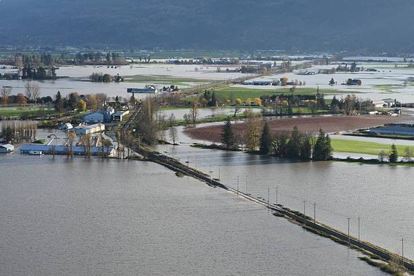 Canada floods: One dead, thousands stranded as more rain expected