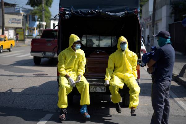 Coronavirus: Bodies of victims in Ecuador stored in containers
