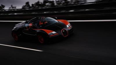 Open-topped Bugatti tops 400km/h