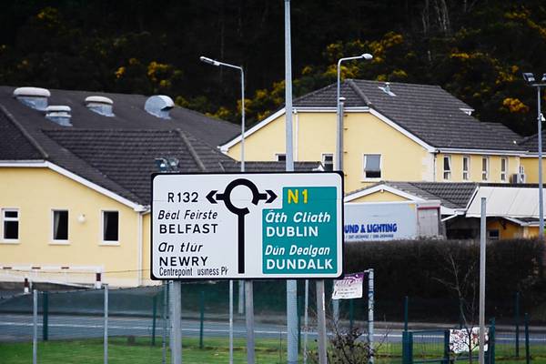 Irish Border spat complicates Brexit transition talks