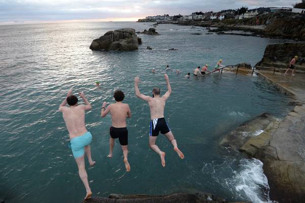 Caution urged for Christmas swimmers as wind warning issued