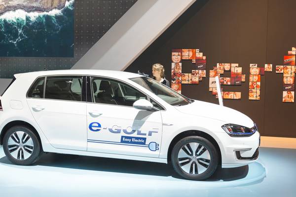 Volkswagen cuts €5,000 off the price of its electric Golf