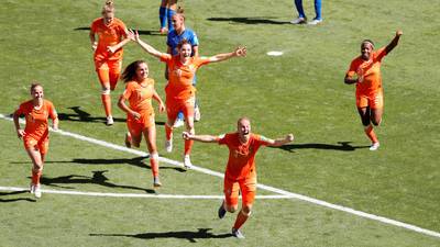 Dutch too hot for Italy as they make World Cup semi-finals for first time