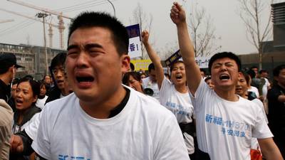 Chinese families clash with police over lost plane