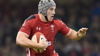 Jonathan Davies signs up to play with Scarlets
