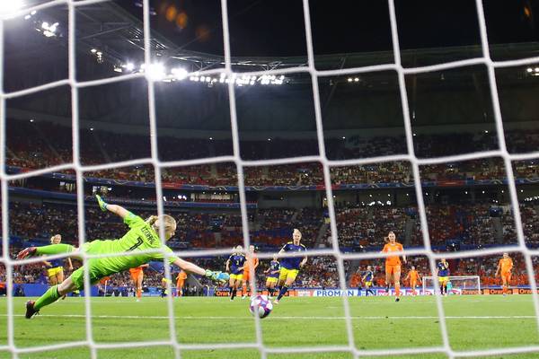 Groenen strike puts Netherlands into World Cup final