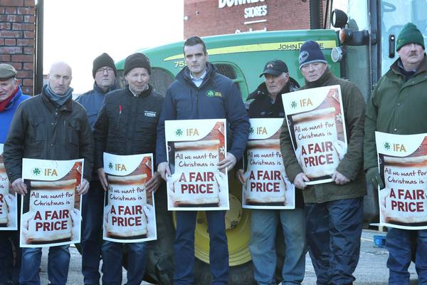 Farmers protest outside Dunnes Stores depot over beef prices