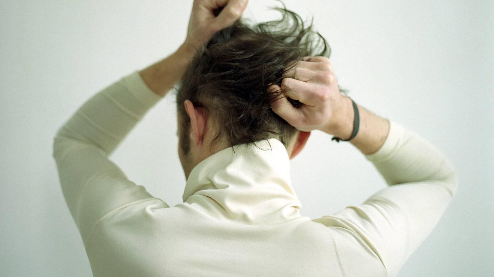 Как стресс влияет на структуру волос