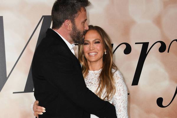 Jennifer Lopez announces engagement to Ben Affleck