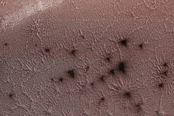 Irish researchers prove Mars ‘spider patterns’ formed by dry ice turning to gas