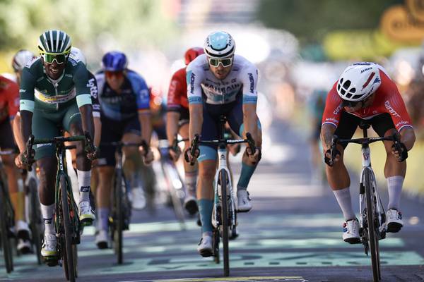 Tour de France: Groenewegen pips Philipsen to stage six as Cavendish toils
