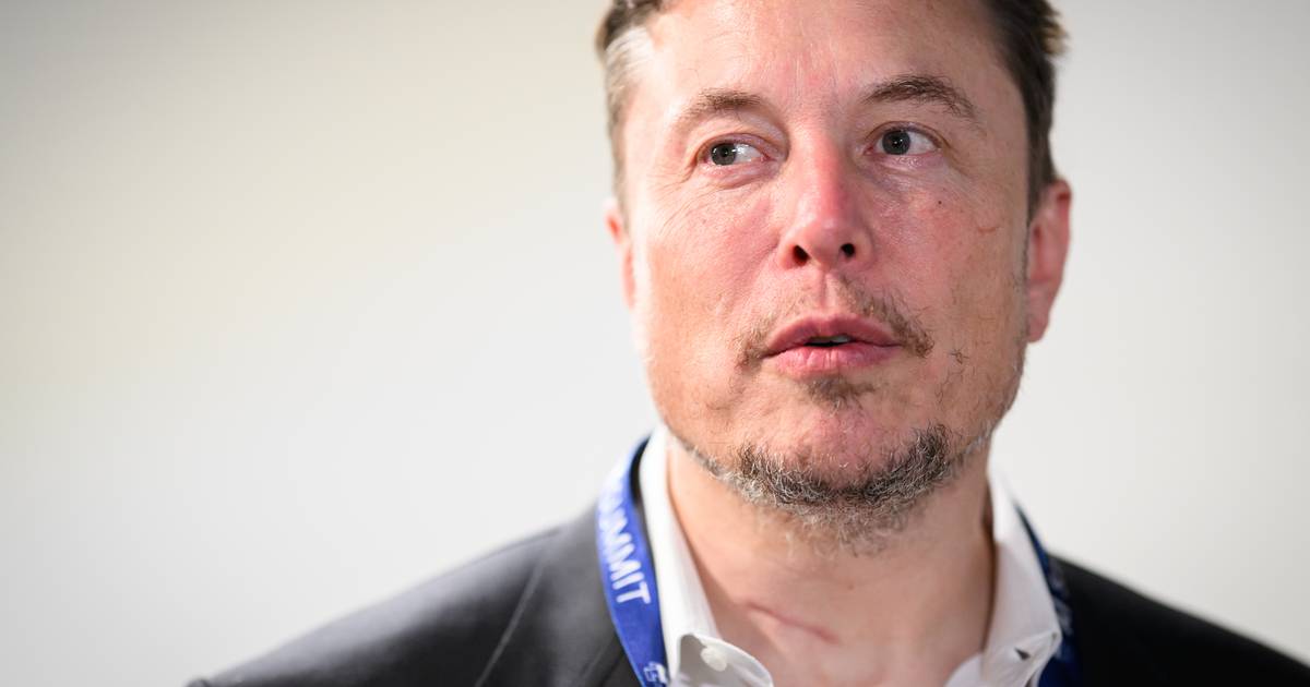 Tesla investors back Musk’s  billion pay deal