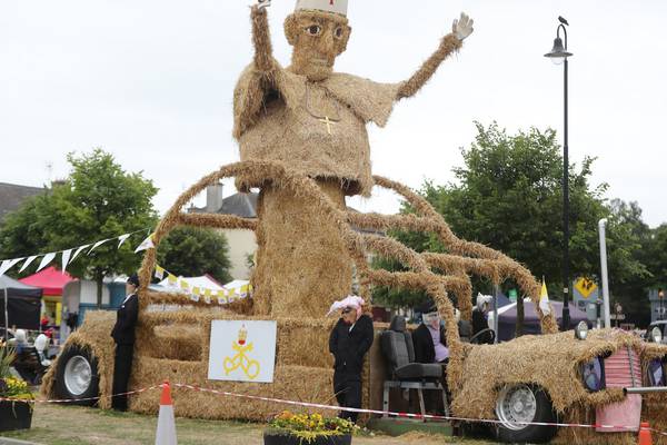Giant scarecrow in image of Pope triumphs at Durrow festival