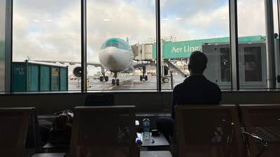 Aer Lingus pilots back strike action