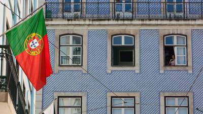 Portuguese yields fall but investors remain cautious