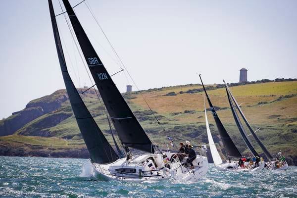 French entry leads Round Ireland Race as it begins with ideal conditions