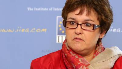 EU finance ministers edge toward bank plan