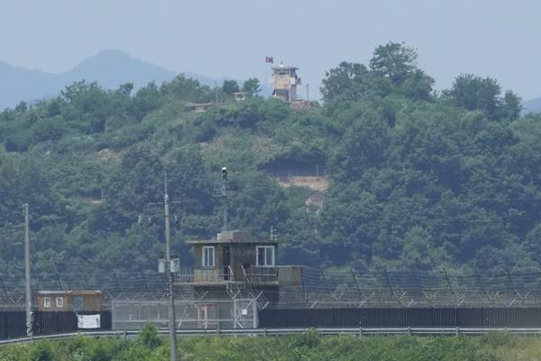 South Korean troops fire more warning shots at border