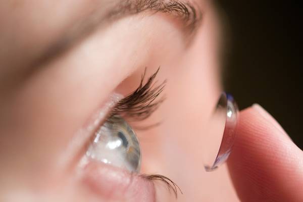 Woman has contact lens removed from eye after 28 years
