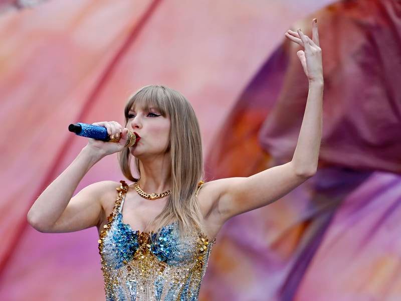 Taylorwatch: Taylor Swift’s jet lands at Dublin aiprort ahead of Eras tour concert at Aviva stadium