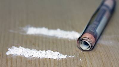 Cocaine worth €10,000 thrown from moving car in Co Cork