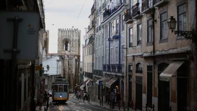 Irish bond investor moves on to Portugal