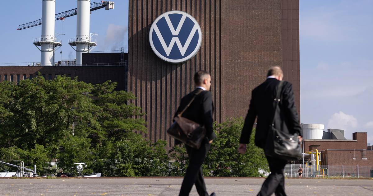 Will car buyers in Ireland be the big winners when Volkswagen starts selling directly to customers?