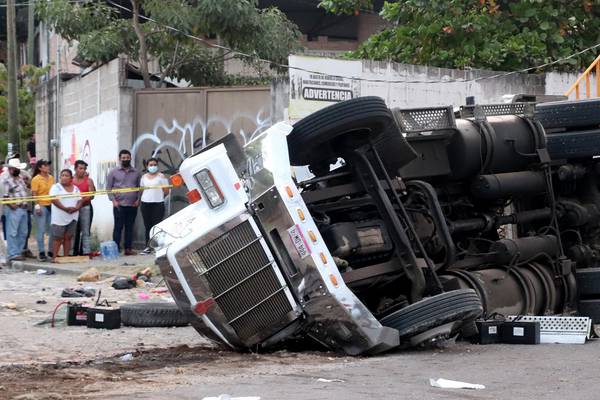 At least 54 killed after lorry smuggling migrants crashes in Mexico