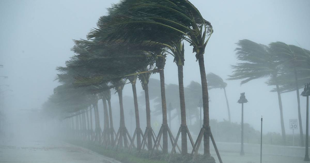Hurricane Irma weakens after storm surges cut off Florida Keys The