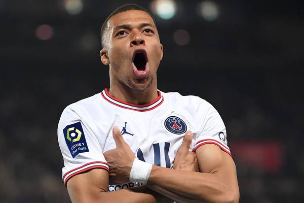Kylian Mbappé turns down Real Madrid to stay at PSG
