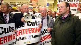 Farmers protest outside supermarkets over cattle prices
