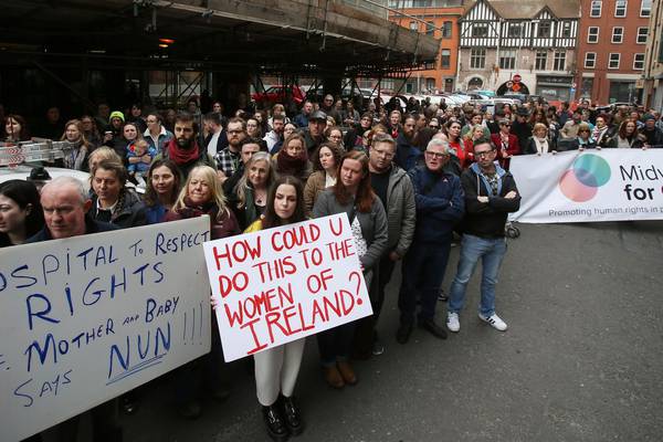 Hundreds protest over National Maternity Hospital ownership