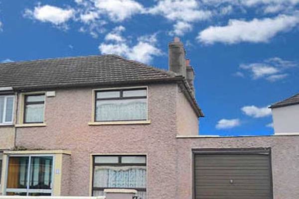 What sold for €285k in D7, D12, Poppintree, and Dingle?