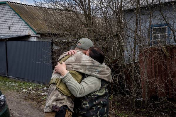 Ukraine war: Townsfolk emerge after Russian retreat
