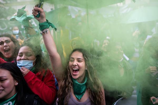 Colombia decriminalises abortion up to 24 weeks