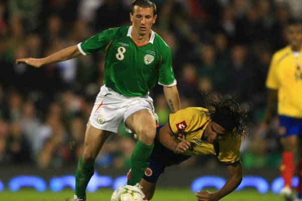 Tributes paid to former Ireland midfielder Liam Miller