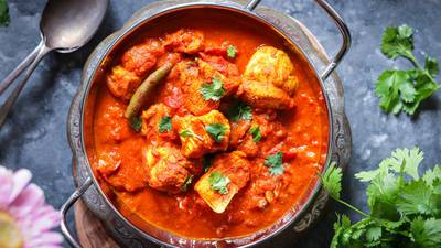 How to make an authentic Indian chicken curry at home
