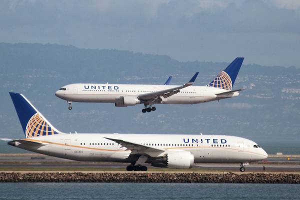 United Airlines to offer passengers up to $10,000 to surrender seats