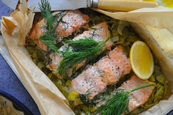 Buttered leeks, salmon and dill with orzo: a healthy dish bursting with flavour