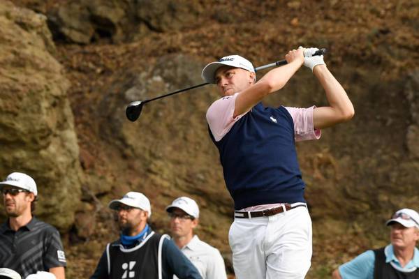 Justin Thomas finishes with a kick to lead by one in California