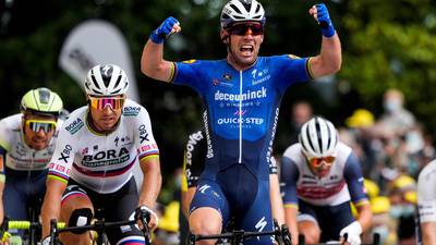 Cavendish rolls back the years to claim stage win