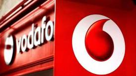 Vodafone records slip in service revenues to €949m