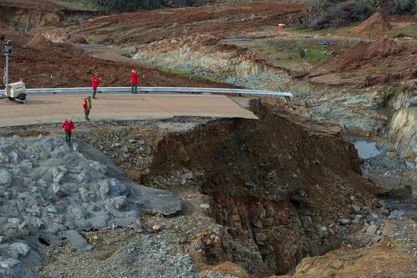 California crews rush to fix dam before new storms hit