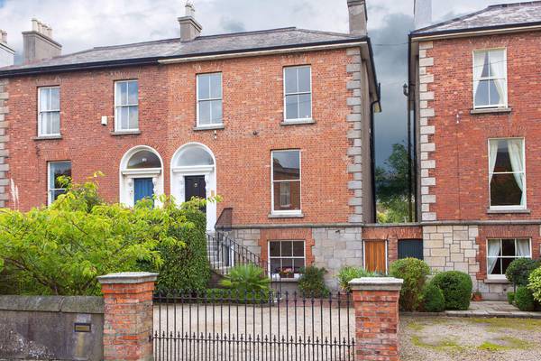 Gallery spaces, chef’s kitchen and lush gardens in D4 for €2.4m