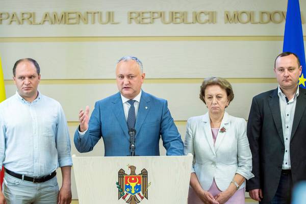 Moldova’s new government calls mass rally to oust rival cabinet