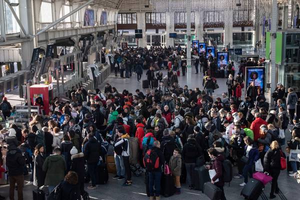Paris strikes: Glimmers of cheer for commuters despite ongoing disruption