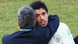 Uruguay manager Oscar Tabarez backs Luis Suarez