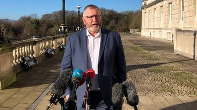 UUP gives unanimous backing to leader Beattie over tweets controversy